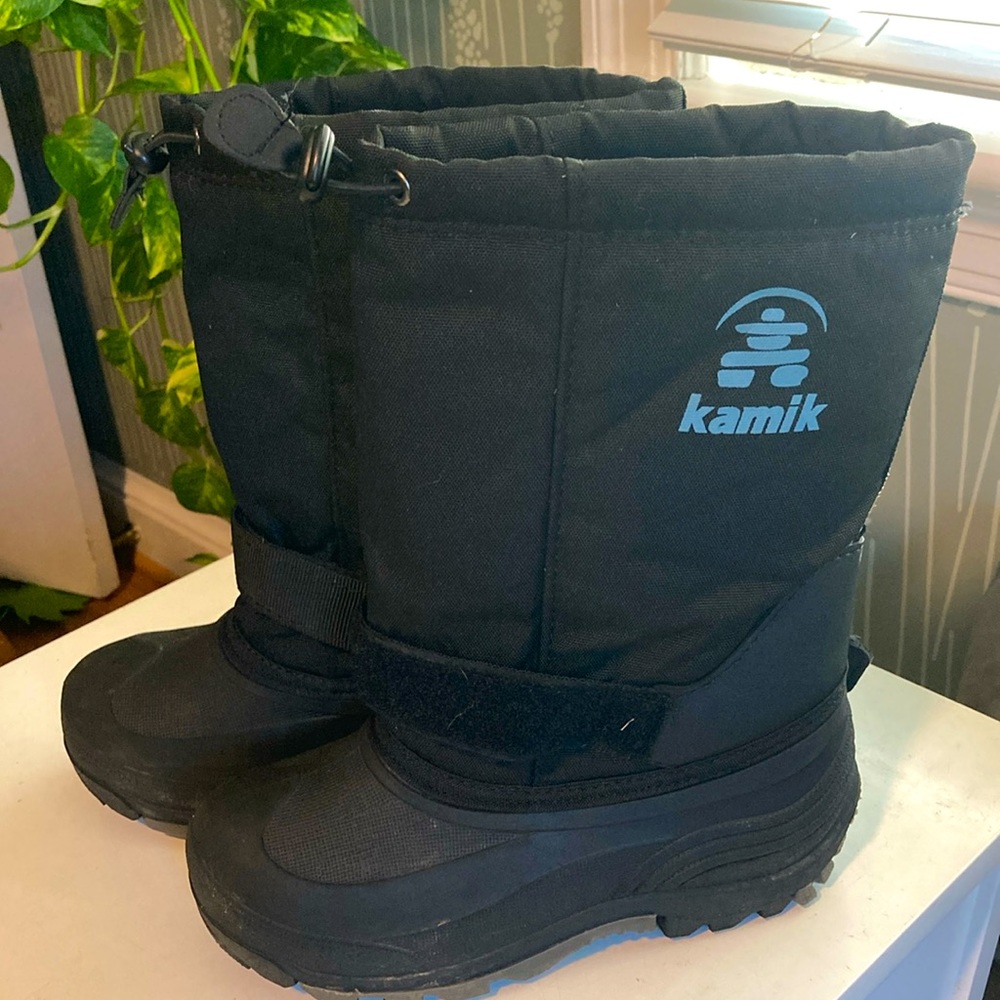 Kids Kamik winter boots size 3